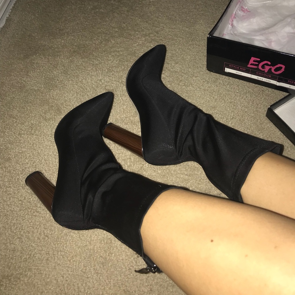 BLACK YEEZY INSPIRED BOOTIES (EGOOFFICAL)